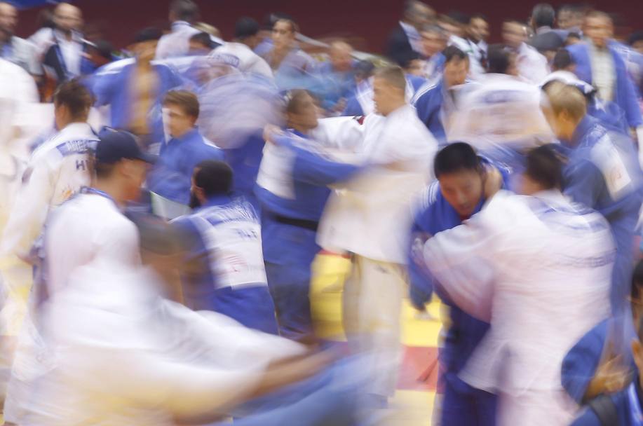 Una fase di allenamento durante i Campionati Mondiali di Judo a Chelyabinsk, Russia (Epa/Maxim Shipenkov)